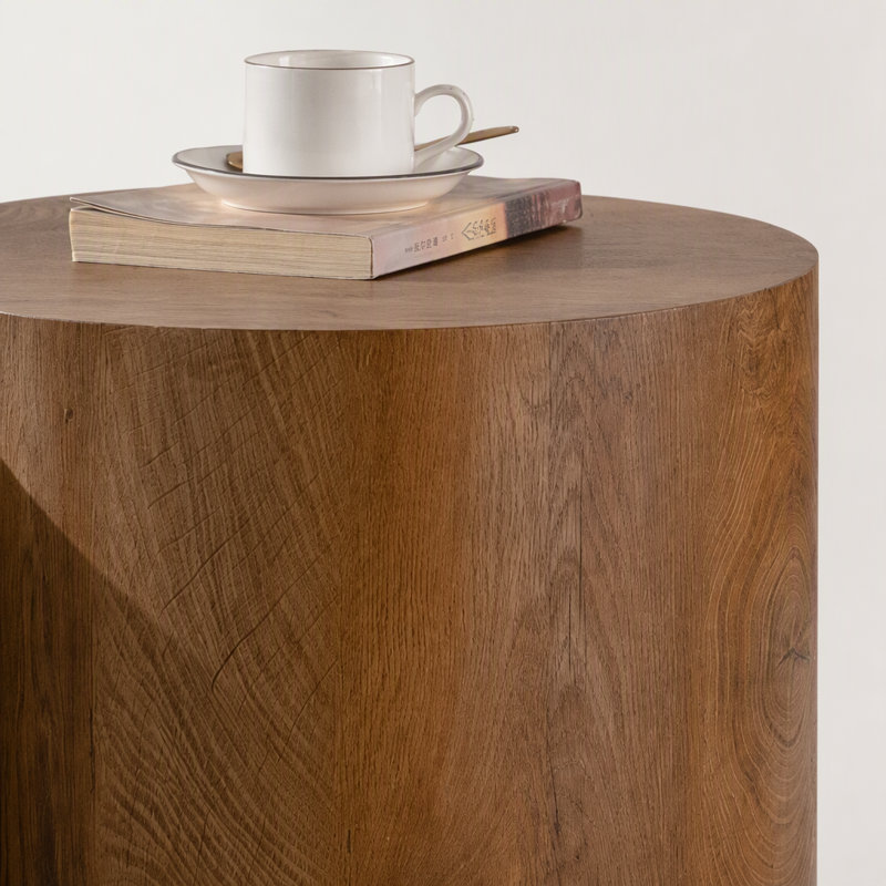 Ensemble de 2 tables basses gigognes rondes en bois, tables d'appoint rondes et modernes, gain de place, idéales pour les petits espaces, le salon, la chambre ou le bureau.
