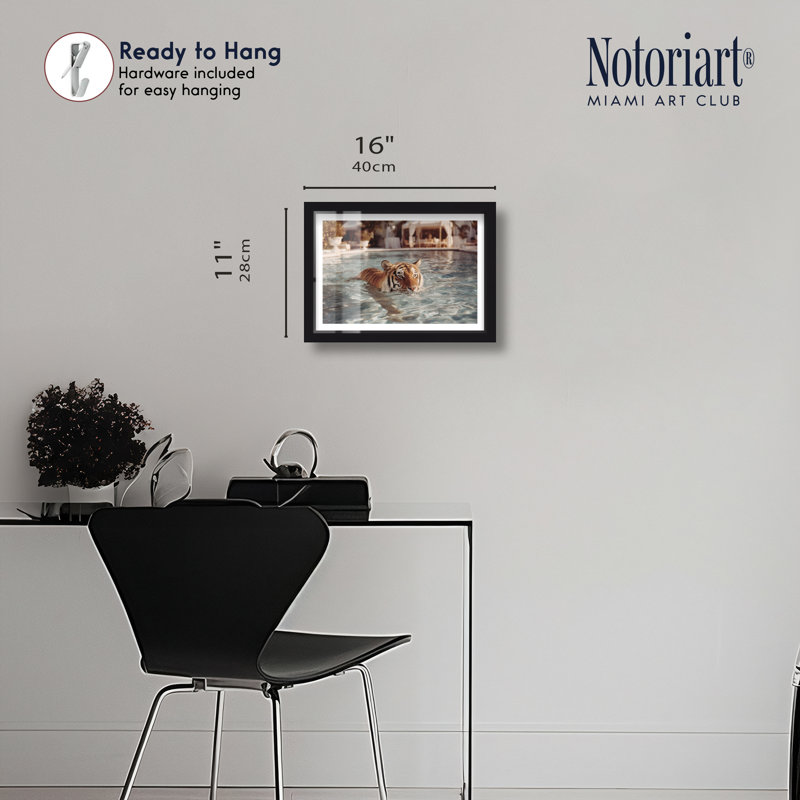 Décoration côtière Resort Tiger I Shadowbox Print par Notoriart, cadre noir, 15 x 10, H 11 po x l 16 po, Cadre noir
