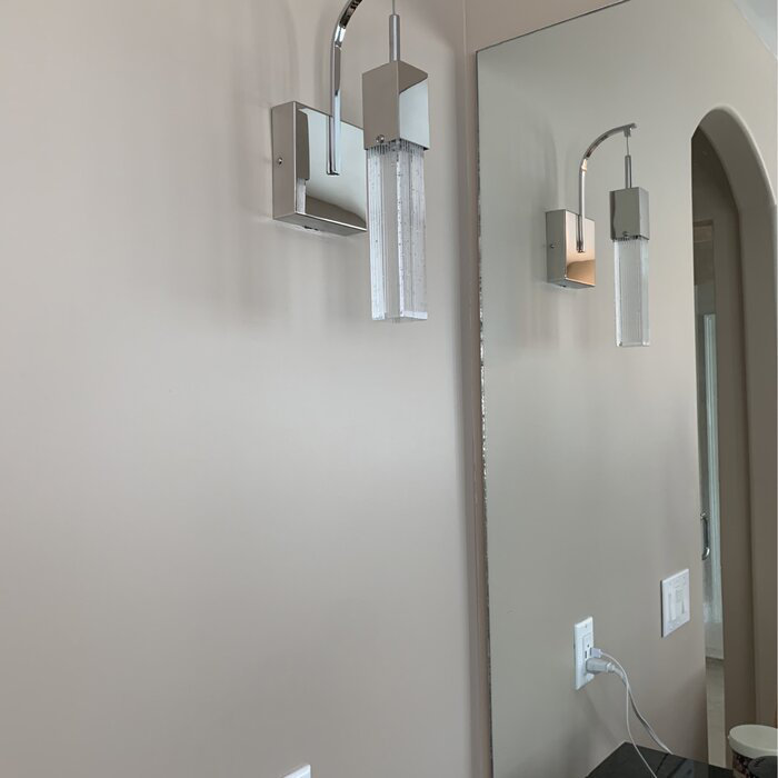 Diphda Armed Sconce