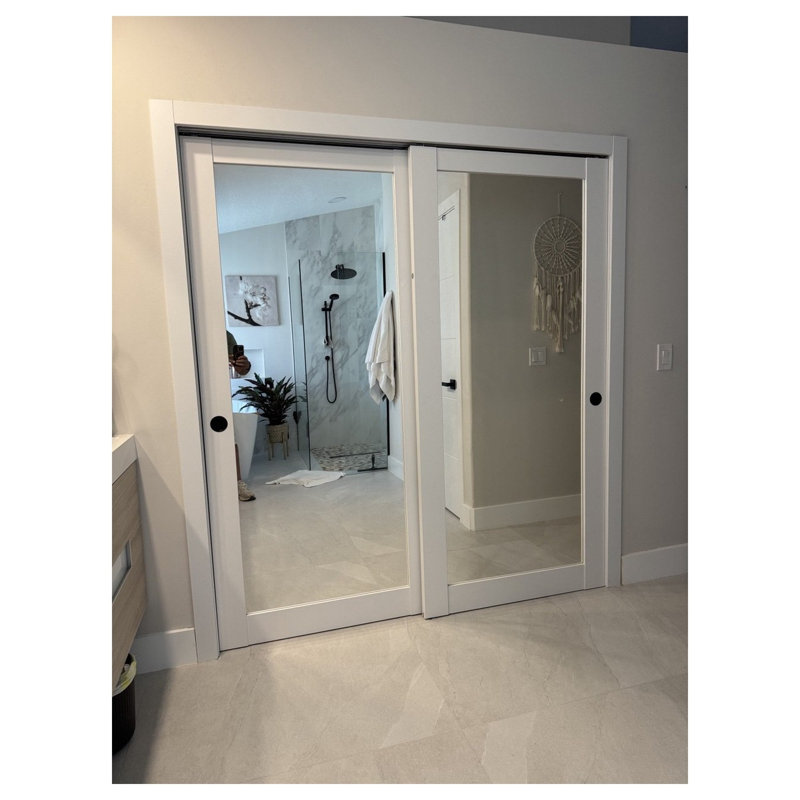 Portes coulissantes de placard Lucia 2166 en verre clair, finition soie blanche, rails robustes, moulures, garnitures et quincaillerie incluses. Ensemble de quincaillerie pour portes de placard de chambre en bois massif - 91,4 cm x 213,4 cm (2 x 45,7 cm x 213,4 cm) - Verre clair