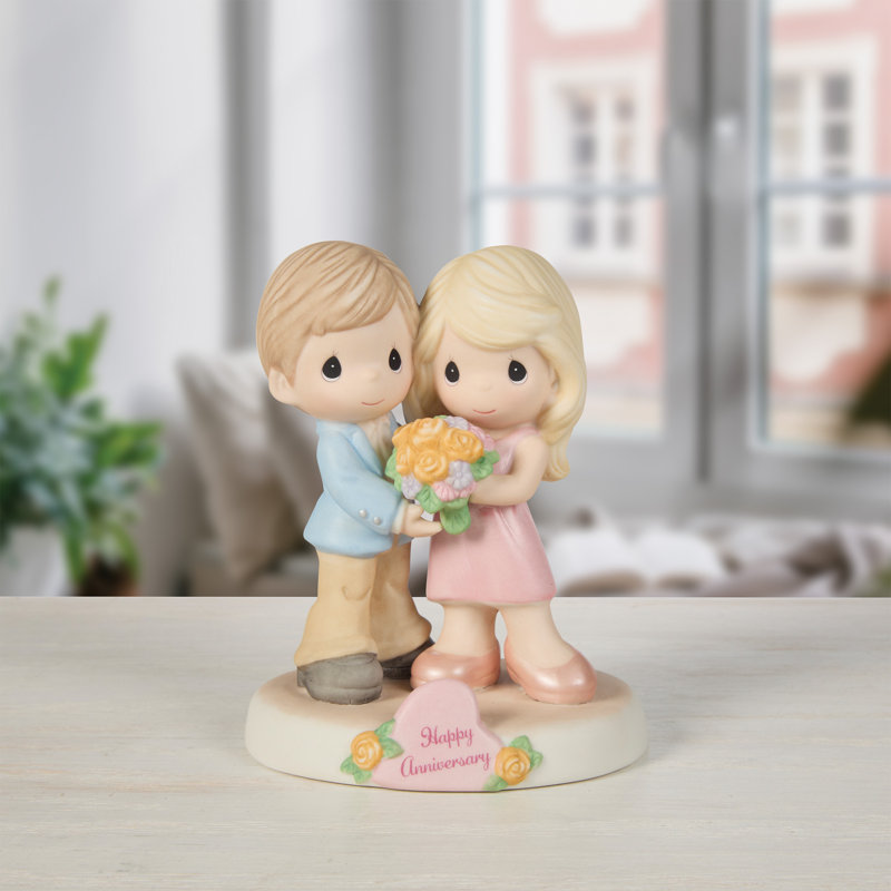 Figurine Precious Moments Couple tenant un bouquet de fleurs Happy Anniversary 5,31 pouces