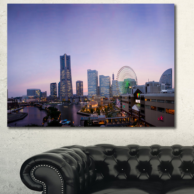 «Minato Mirai Yokohama at Twilight», photographie, H 20 po x l 20 po x P 1 po, Toile tendue