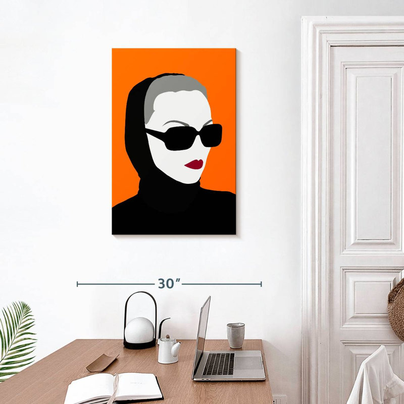 Leisha, femme mystérieuse sur fond orange, H 30 po x l 20 po