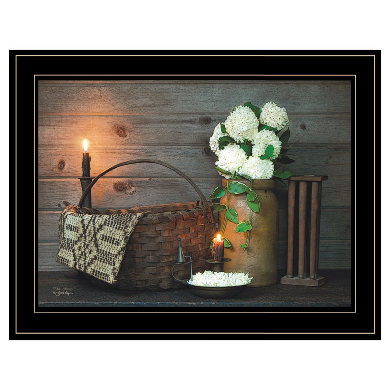 «White Flowers», impression encadrée de décoration murale pour le salon et la maison par Susie Boyer, Cadre noir
