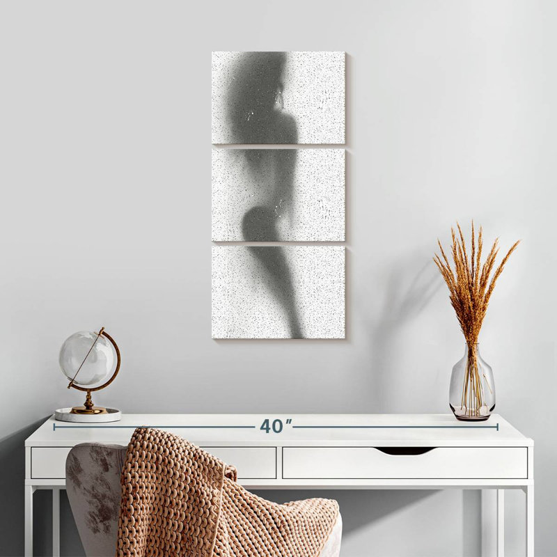 Femme sous la douche II, H 27 po x l 12 po