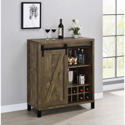 Armoire de bar à portes coulissantes rustique en chêne pour le divertissement, deux tablettes réglables et porte-bouteilles de vin avec porte en placage, un bar d'organisation idéal dans la salle à manger
