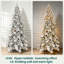 Arbre de Noël mince avec pommes de pin-130068751