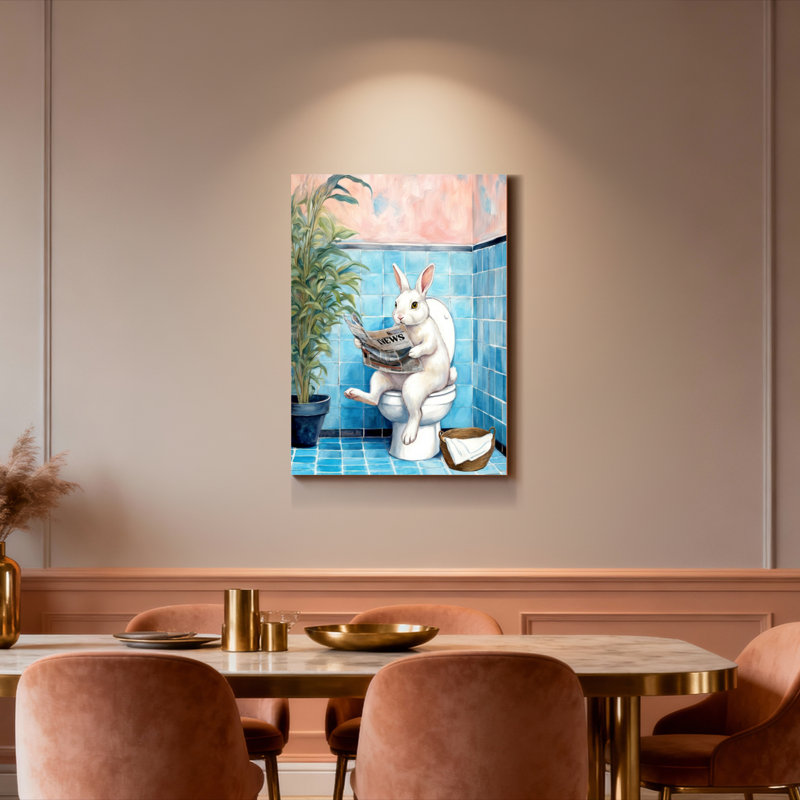 Tableau sur toile « Lapin blanc lisant le journal dans la salle de bain » (lot de 1), H 18 po x l 12 po