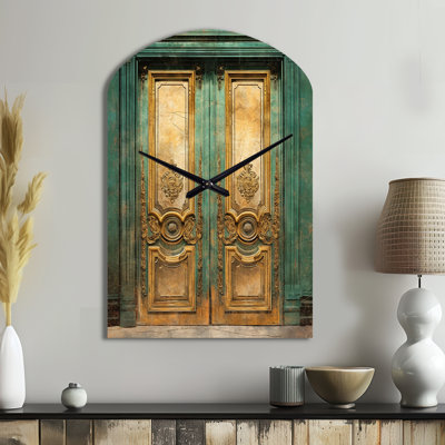 Vieille porte en bois avec sculptures à Paris, France VI - horloge murale asymétrique en métal Paris