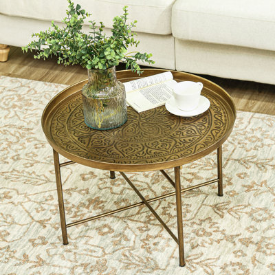 Élégante table basse en bois avec rangement dissimulé, parfaite pour les salons organisés et élégants.
