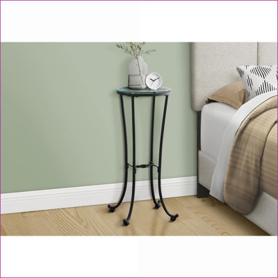 Table basse contemporaine en métal martelé noir avec verre trempé, parfaite pour exposer des plantes