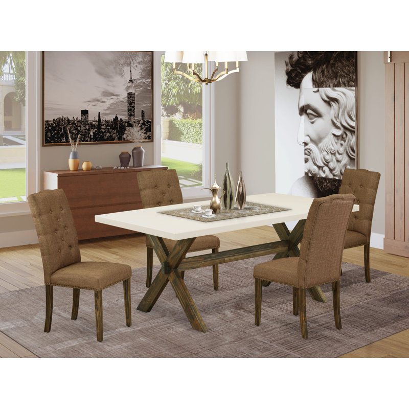 L'ensemble de 5 pièces pour coin-repas pour 4 personnes comprend une table de salle à manger rectangulaire avec pieds en X et 4 chaises de salle à manger Parson en tissu brun, jacobine vieilli