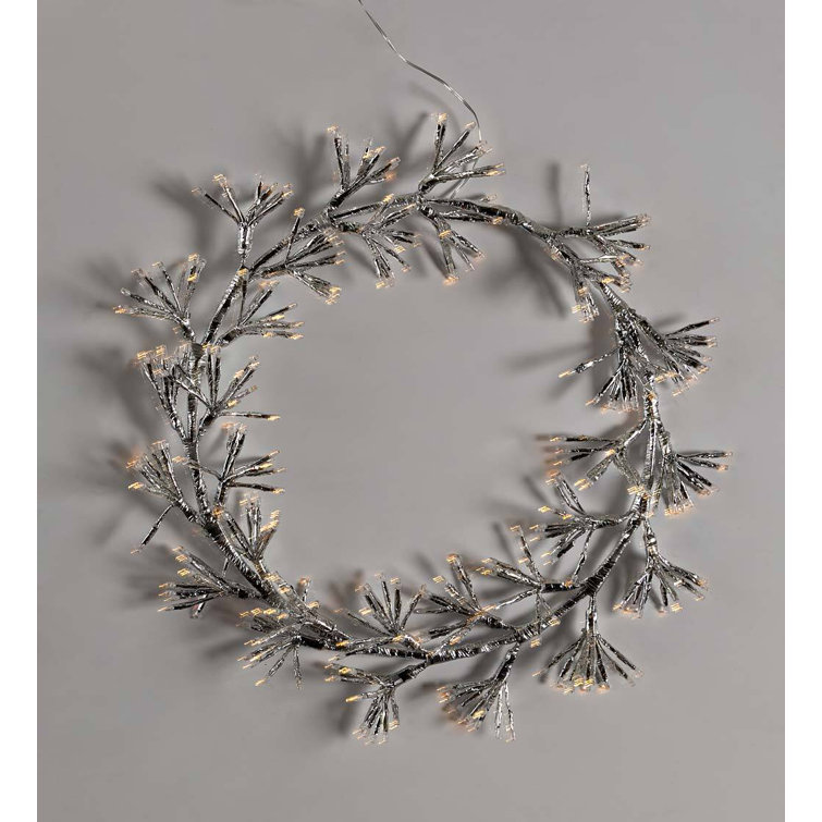 Indoor/Outdoor Electric Lighted Wreath Holiday Decoration