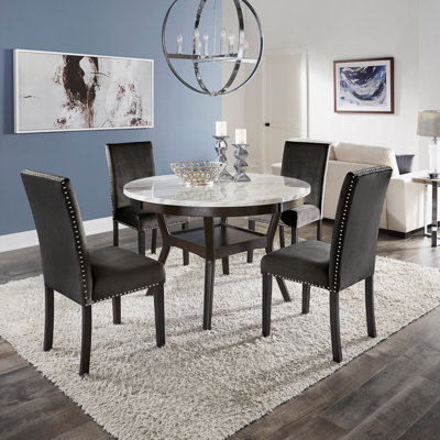 Ensemble repas pour quatre personnes