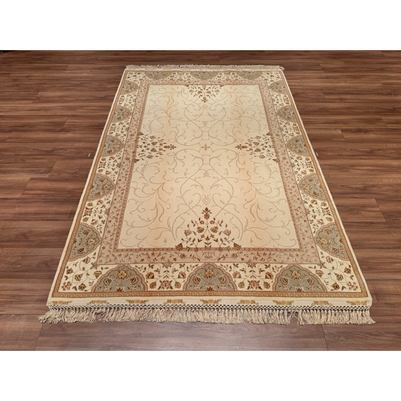 Tapis en laine et soie crème à motif traditionnel noué à la main Original