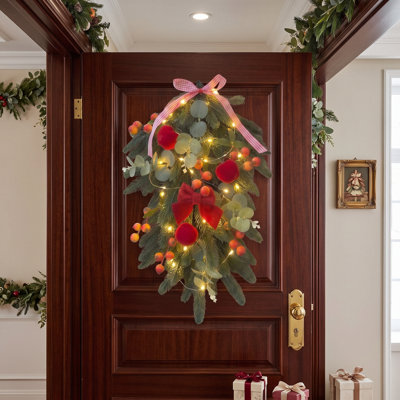 Guirlande lumineuse artificielle de Noël en forme de larme de 60 cm (23,6 pouces), à suspendre au mur ou à la porte, ornée de nœuds à carreaux, de feuilles d'eucalyptus, de fruits et de décorations en velours pour les fêtes de fin d'année.