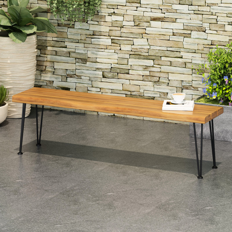 Banc industriel en bois massif d'aspect rectangulaire au design attrayant