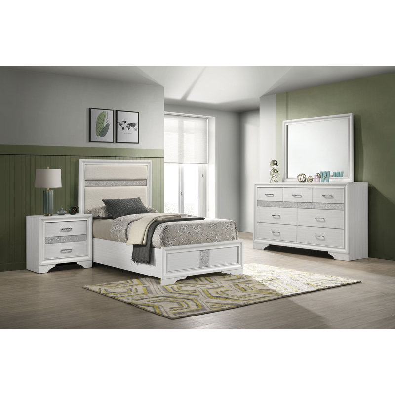 Ensemble de chambre avec très grand lit californien 4 pièces Maddielynn, White, California King