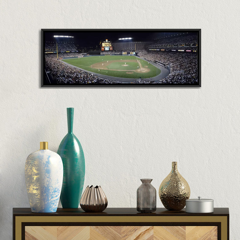 «Baseball Game Camden Yards Baltimore MD» par Panoramic Images, reproduction sur toile tendue, H 12 po x l 36 po x P 1,5 po