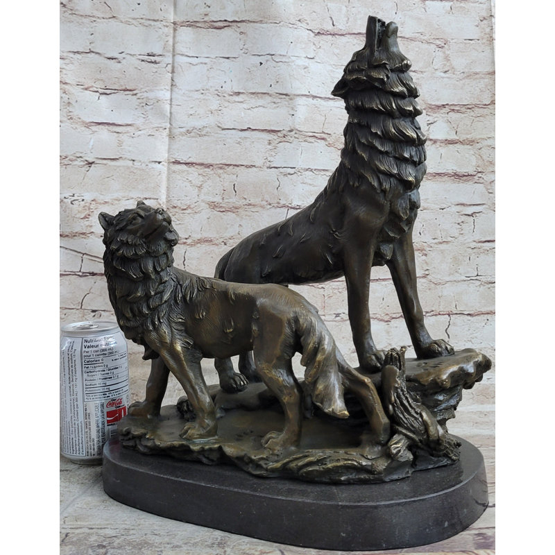 Sculpture en forme de loup en bronze