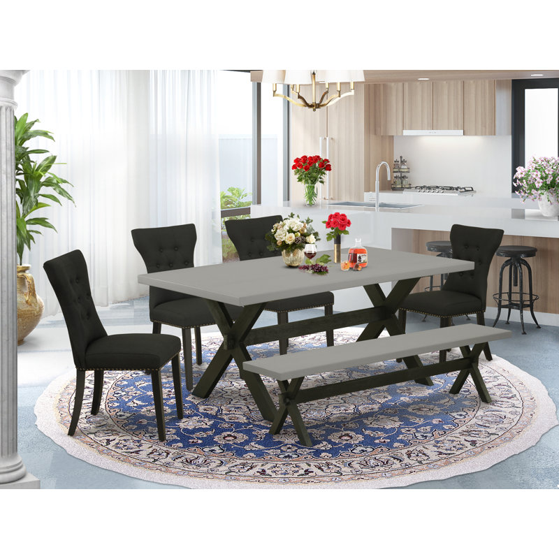 L'ensemble de table de salle à manger 6 pièces contient une table rectangulaire en bois avec pieds en X et 4 chaises rembourrées en tissu de lin noir avec un banc, noir brossé