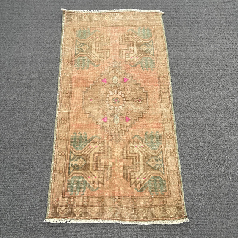 Tapis beige en laine 21,7 x 42,1 po Vintage