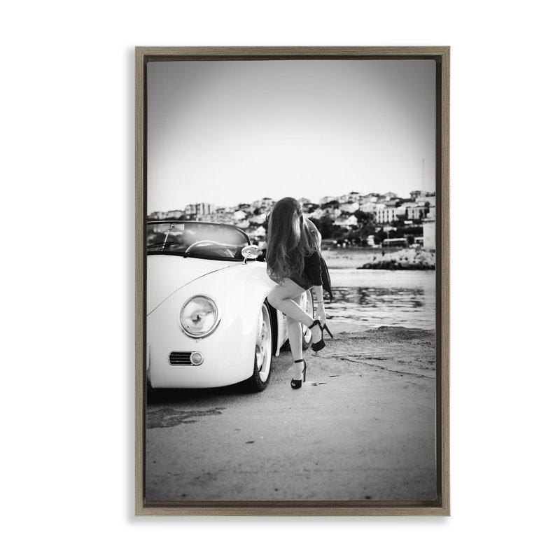 Femme chic chic en voiture, Cadre flottant orme Montalcino, H 25 po x l 17 po
