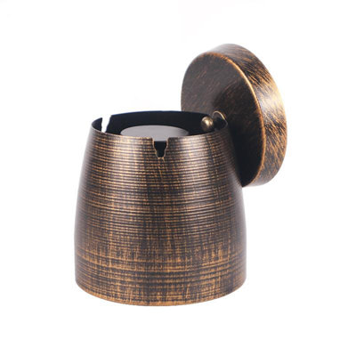 Metal ashtray Vintage Metal Ornament With Lid Windproof For Home Office Bar Small Medium Large Sizes Available For Indoor Outdoor Suitable For Gift Giving