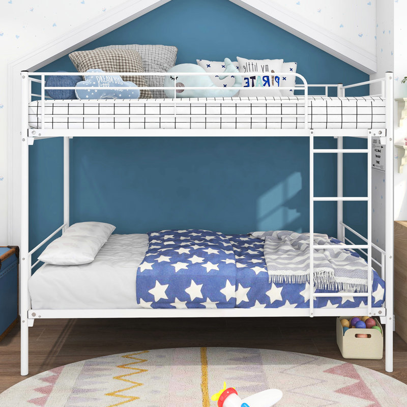 Lit superposé en métal Twintwin, blanc. Gain de place. Lattes robustes, silencieuses. Pour un accès facile. Rangement sous le lit disponible en blanc avec métal. Option. Fabrication, silencieux. Livré. A Neat