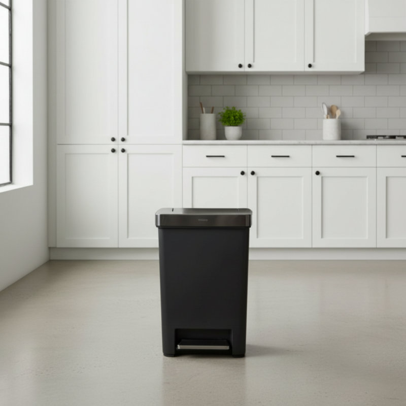 Poubelle à pédale au charbon de bois noir, rebord en acier inoxydable durable, convient à divers cas de figure, y compris la maison, la cuisine et le bureau.