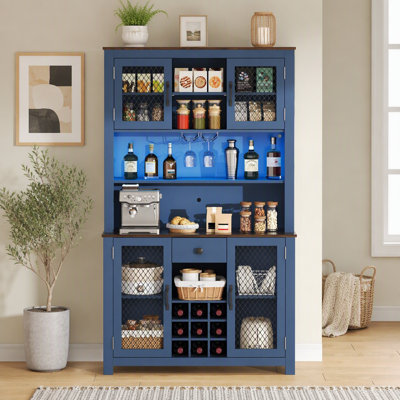 Buffet de rangement rustique pour garde-manger avec prises à DEL, portes, tablettes et porte-bouteilles pour salle à manger