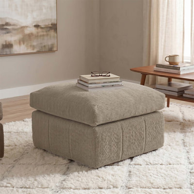Repose-pieds carré en velours côtelé avec revêtement durable et fabrication robuste, parfait pour une utilisation polyvalente dans tout espace de vie.