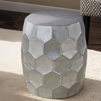 Table d'appoint ovale en aluminium avec motif martelé à la main, finition brillante, argent antique et fonctionnelle pour espace principal de construction moderne et contemporaine, hexagonale sans assemblage requis