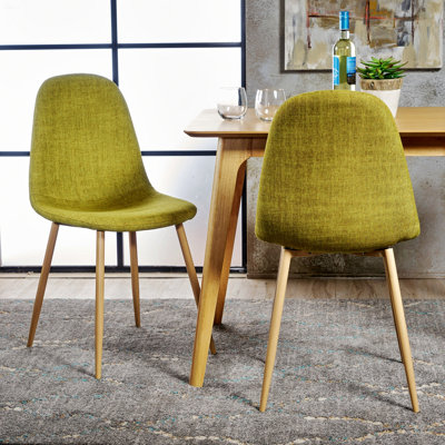 Deux chaises de salle à manger d'intérieur pour le salon et la salle à manger
