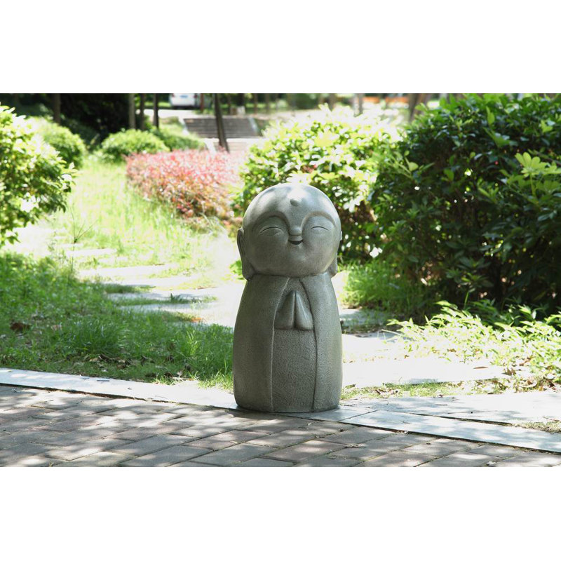 Statue de Jizo japonais chanceux qui prie