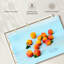 Yarlin, abricots sur table-108880480