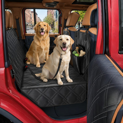 Cet extenseur de siège arrière pour chien à fond rigide supporte jusqu'à 420 lb et comprend une protection pour les portes et les appuie-tête ainsi qu'une conception de lit hamac étanche pour certaines séries de véhicules compatibles allant de 2011 à 2026 et de 2020 à 2026.