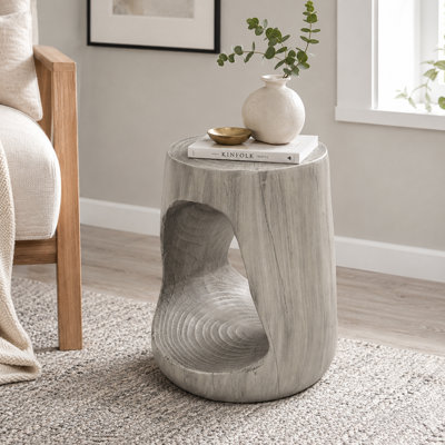 Table d'appoint d'extérieur avec design creux et texture grain de bois pour une utilisation intérieure et extérieure