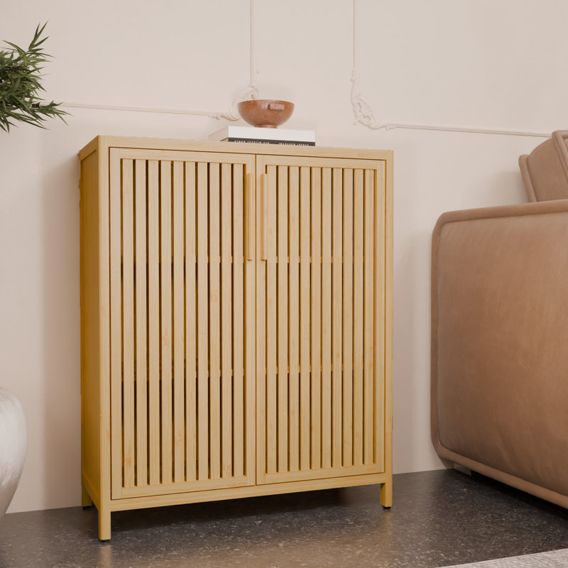 Armoire multi-scène de 42 pouces avec tablettes ouvertes pour la cuisine et la salle de bain. Rangement caché dans les portes.