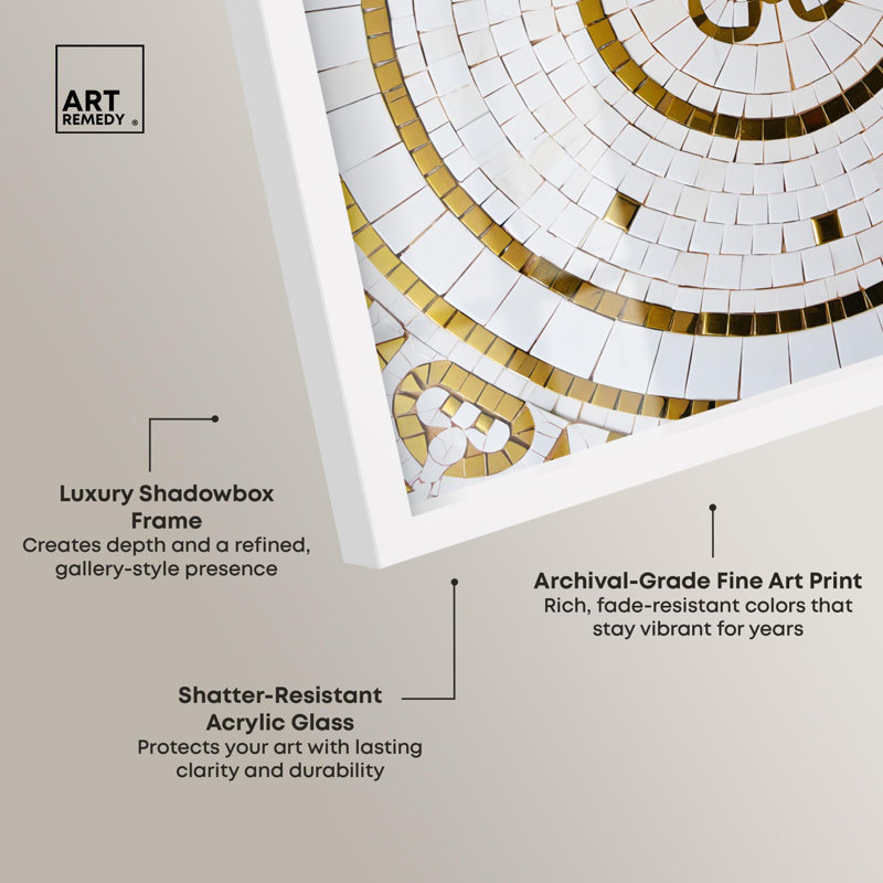 «Gold Butterfly Mosaic» par Art Remedy, H 31 po x l 31 po, Blanc