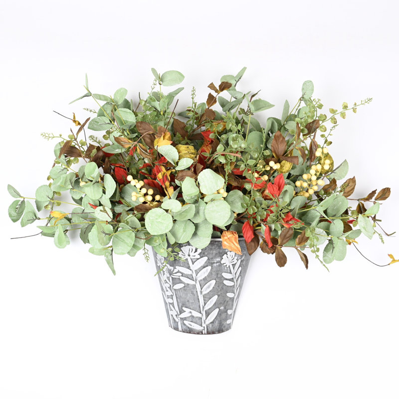 Arrangement floral fausses baies et eucalyptus en pot