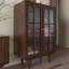 Vitrines en bois massif et verre foncé