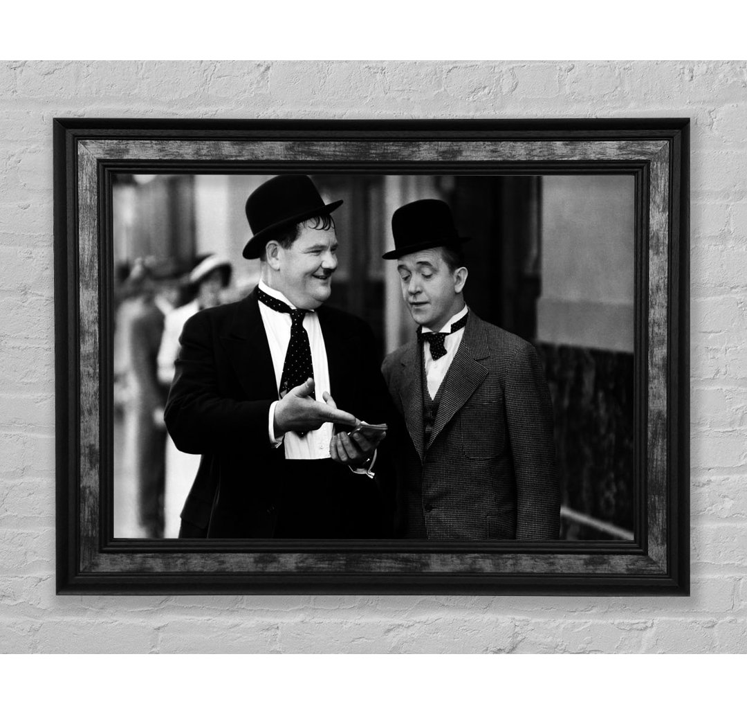 Laurel und Hardy Street Walk - Bilderrahmen Kunstdrucke