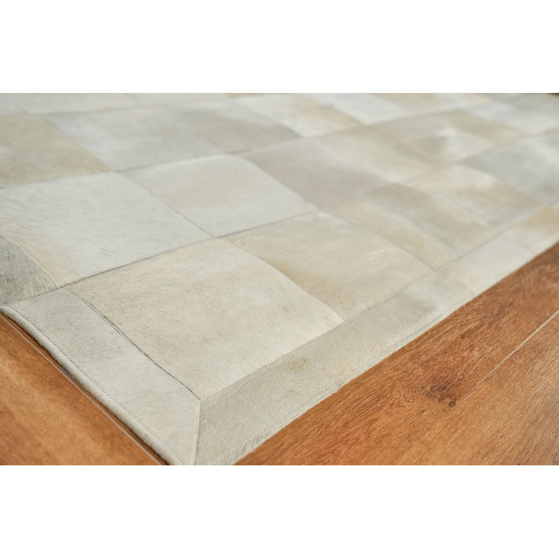 Natural Hide Geometric Handmade Cowhide Beige/Gray/Dark Gray Area Rug, Runner 2'6" x 7'