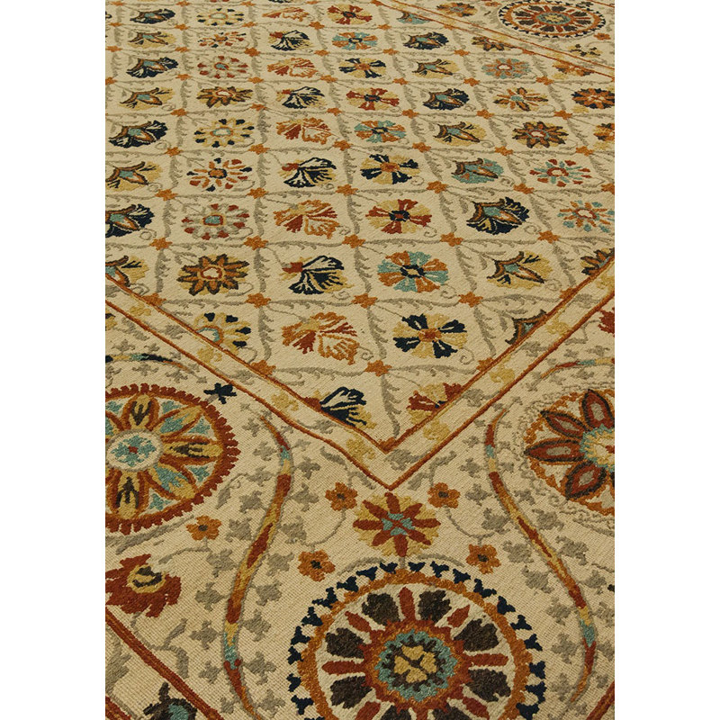 Hensen Wool Oriental Area Rug in Beige, Rectangle 4' x 6'
