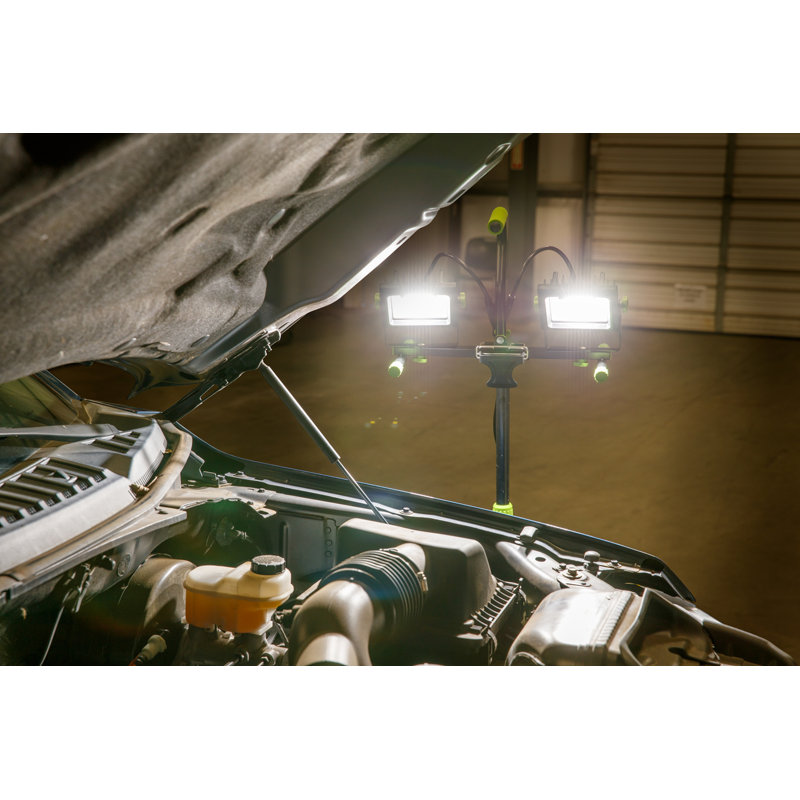 Éclairage de travail à double tête à DEL 8 000 lumens avec trépied télescopique tout en métal PowerSmith