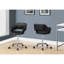 Chaise de bureau ergonomique avec hauteur réglable et siège pivotant, matériau semblable à du cuir noir, base en métal pour ameublement, siège moderne, aspect cuir, environnement