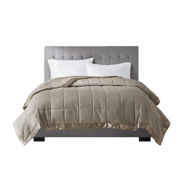 Couverture légère en duvet synthétique avec garniture en satin brun simple, L 90 po x l 68 po, Brun