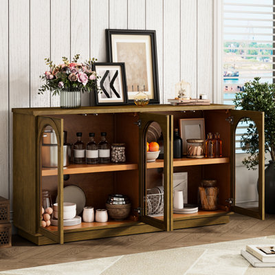 Buffet Old Pine avec 4 portes en verre. Style arqué. Espace de rangement généreux. Positions de tablettes réglables. Fabrication robuste. Force de soutien supérieure de 200 lb. Capacité de 52 po. 250 dans la stabilité du bas. Câble