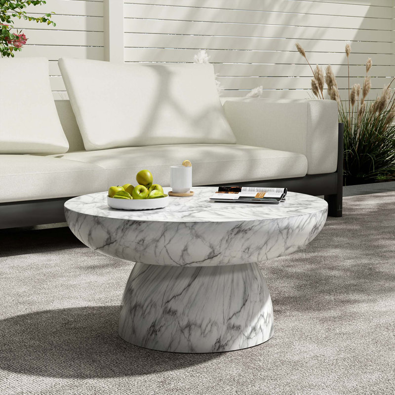 Table basse en faux marbre